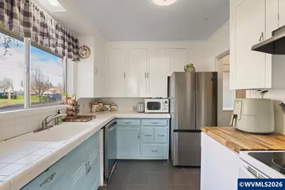 210 SE Clay St, Dallas, OR 97338 - Photo 12