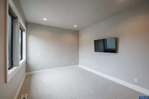 212 Kurth Meadows Av SE, Salem, OR 97306 - Photo 32