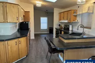 2000 Robins Lane SE, Salem, OR 97306 - Photo 4