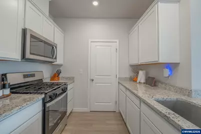 1343 Parkside Av, Woodburn, OR 97071 - Photo 14