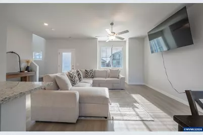 1343 Parkside Av, Woodburn, OR 97071 - Photo 8