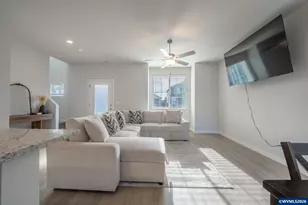 1343 Parkside Ave, Woodburn, OR 97071 - Photo 8