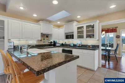 838 Hazeltine Av SE, Salem, OR 97306 - Photo 12