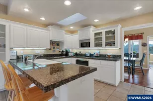 838 Hazeltine Ave SE, Salem, OR 97306 - Photo 12