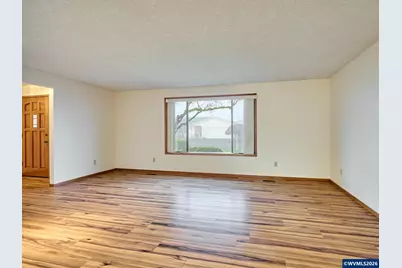 2096 Camellia Wy, Woodburn, OR 97032 - Photo 4