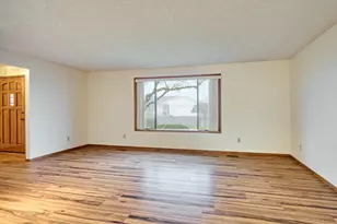 2096 Camellia Way, Woodburn, OR 97032 - Photo 4