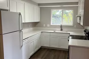 1815 S Skyline Ct, Salem, OR 97306 - Photo 4