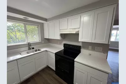 1815 S Skyline Ct, Salem, OR 97306 - Photo 6