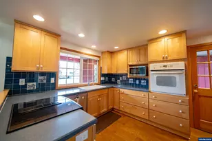 1090 SE 3rd Ave, Mill City, OR 97360 - Photo 6