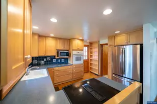 1090 SE 3rd Ave, Mill City, OR 97360 - Photo 10