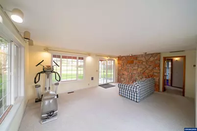 1090 SE 3rd Av, Mill City, OR 97360 - Photo 12