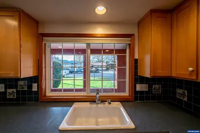 1090 SE 3rd Av, Mill City, OR 97360 - Photo 8