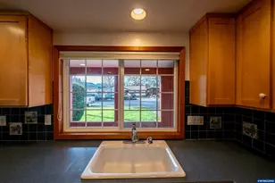 1090 SE 3rd Ave, Mill City, OR 97360 - Photo 8