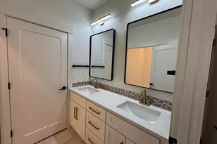 812 Hawk Dr, Silverton, OR 97381 - Photo 8