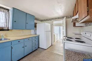 860 Burton St, Harrisburg, OR 97446 - Photo 10