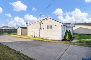 860 Burton St, Harrisburg, OR 97446 - Photo 16