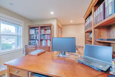 705 SE Stoneridge Ln, Dallas, OR 97338 - Photo 4