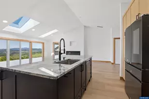 383 Ridgecrest Dr, Roseburg, OR 97471 - Photo 8
