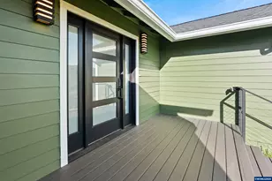 383 Ridgecrest Dr, Roseburg, OR 97471 - Photo 4