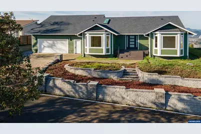 383 Ridgecrest Dr, Roseburg, OR 97471 - Photo 1