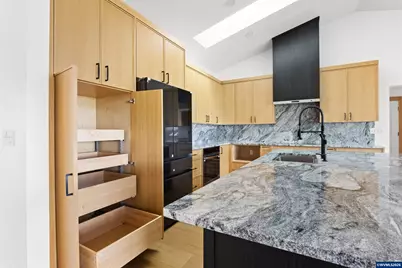 383 Ridgecrest Dr, Roseburg, OR 97471 - Photo 18