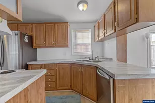 204 Cascade Dr, Lebanon, OR 97355 - Photo 8