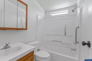 204 Cascade Dr, Lebanon, OR 97355 - Photo 20