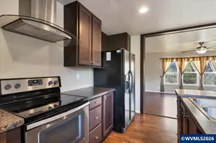 1033 Camelot Dr, Salem, OR 97306 - Photo 14