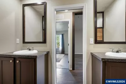 1033 Camelot Dr S, Salem, OR 97306 - Photo 38