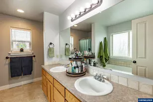 238 W Jadon Dr, Lebanon, OR 97355 - Photo 6