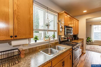 238 W Jadon Dr, Lebanon, OR 97355 - Photo 8