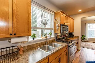 238 W Jadon Dr, Lebanon, OR 97355 - Photo 8