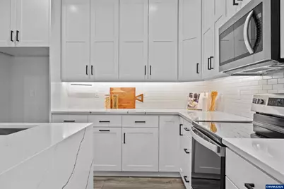 819 Riley Dr, Silverton, OR 97381 - Photo 12