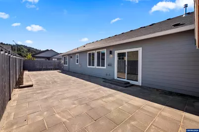 819 Riley Dr, Silverton, OR 97381 - Photo 32