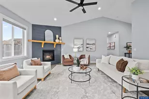 819 Riley Dr, Silverton, OR 97381 - Photo 6