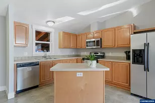 1015 Oak St, Silverton, OR 97381 - Photo 14