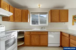 1860 Plateau Dr NE, Salem, OR 97305 - Photo 20