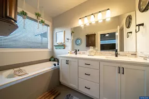 459 NE Cedar St, Sublimity, OR 97385 - Photo 14