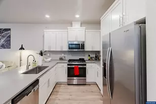 6268 SE Harkness Ln, Hillsboro, OR 97123 - Photo 10