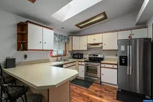 1526 Royalty Dr NE, Salem, OR 97301 - Photo 10