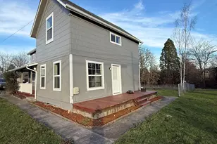 842 E St, Independence, OR 97351 - Photo 2