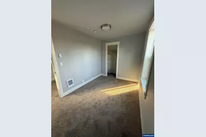 842 E St, Independence, OR 97351 - Photo 4