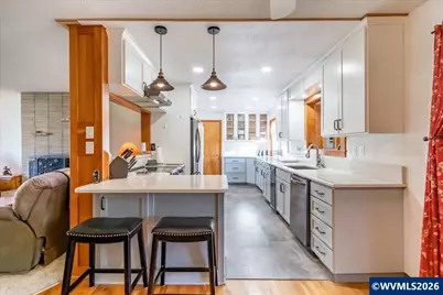 31867 Lawrence St, Lebanon, OR 97355 - Photo 12