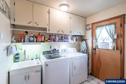31867 Lawrence St, Lebanon, OR 97355 - Photo 22