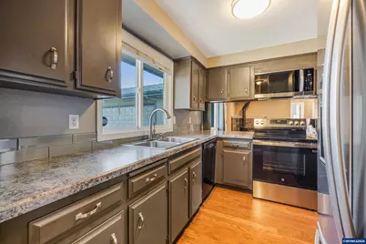 259 N Center St St, Sublimity, OR 97385 - Photo 12