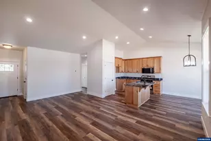 4445 Knotty Pne Ct, Sweet Home, OR 97386 - Photo 10