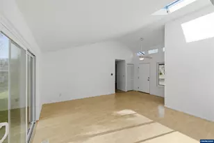 1062 33rd Ave SW, Albany, OR 97321 - Photo 4