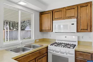 1062 33rd Ave SW, Albany, OR 97321 - Photo 14