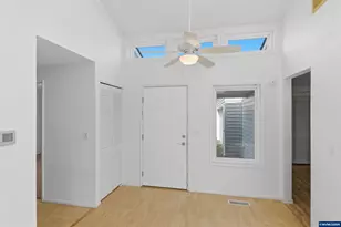 1062 33rd Ave SW, Albany, OR 97321 - Photo 4