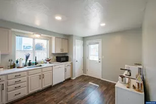 2942 Mount Vernon St SE, Albany, OR 97322 - Photo 8